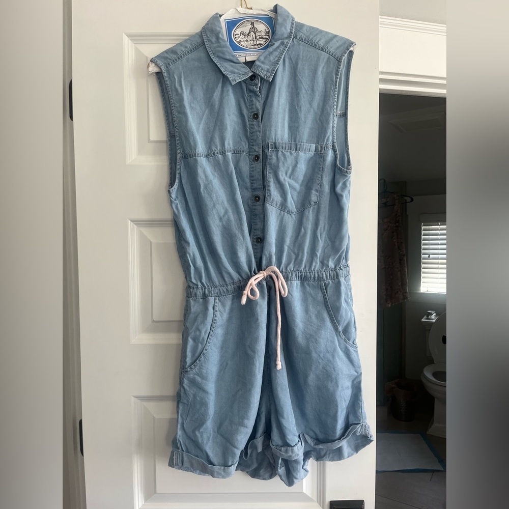 Forever 21 size medium cotton blue sleeveless romper